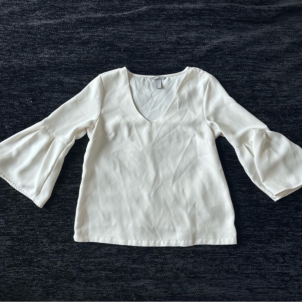 H&M Ruffle Bell Sleeve Blouse - Picture 3 of 8